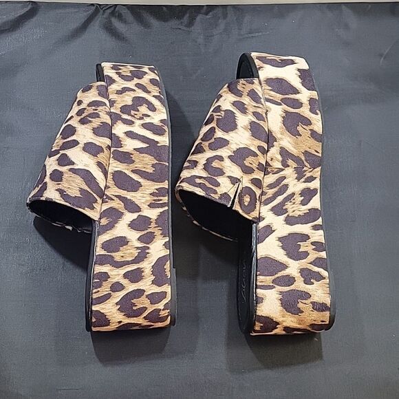 BRAND NEW LILIANA ANIMAL PRINT  STRETCH PLASFORM SLIDES WEDGE SANDAL - Picture 8 of 15